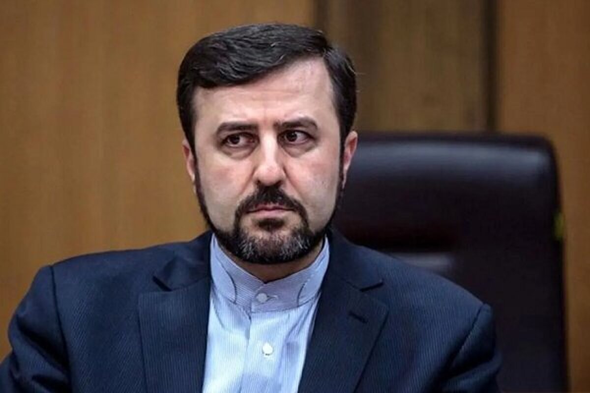 معاون حقوقی و امور بین‌الملل وزارت خارجه در جلسه کمیسیون امنیت ملی مجلس تأکید کرد که غنی‌سازی اورانیوم برای ایران خط قرمز است و هیچ مذاکره‌ای درباره مسائل منطقه‌ای و و موشکی انجام نمی شود.