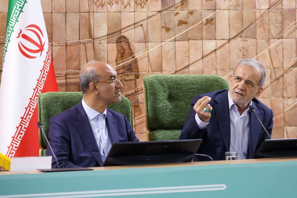 رئیس‌جمهور با تاکید بر اینکه آینده مملکت را دانش‌آموزان و فرزندان ما خواهند ساخت، گفت: آینده همان خواهد شد که به فرزندانمان آموخته‌ایم، دانش‌آموزان فردای کشور هستند و اگر به آنها خوب آموزش دهیم، نقاد، پرسشگر و خلاق خواهند شد.