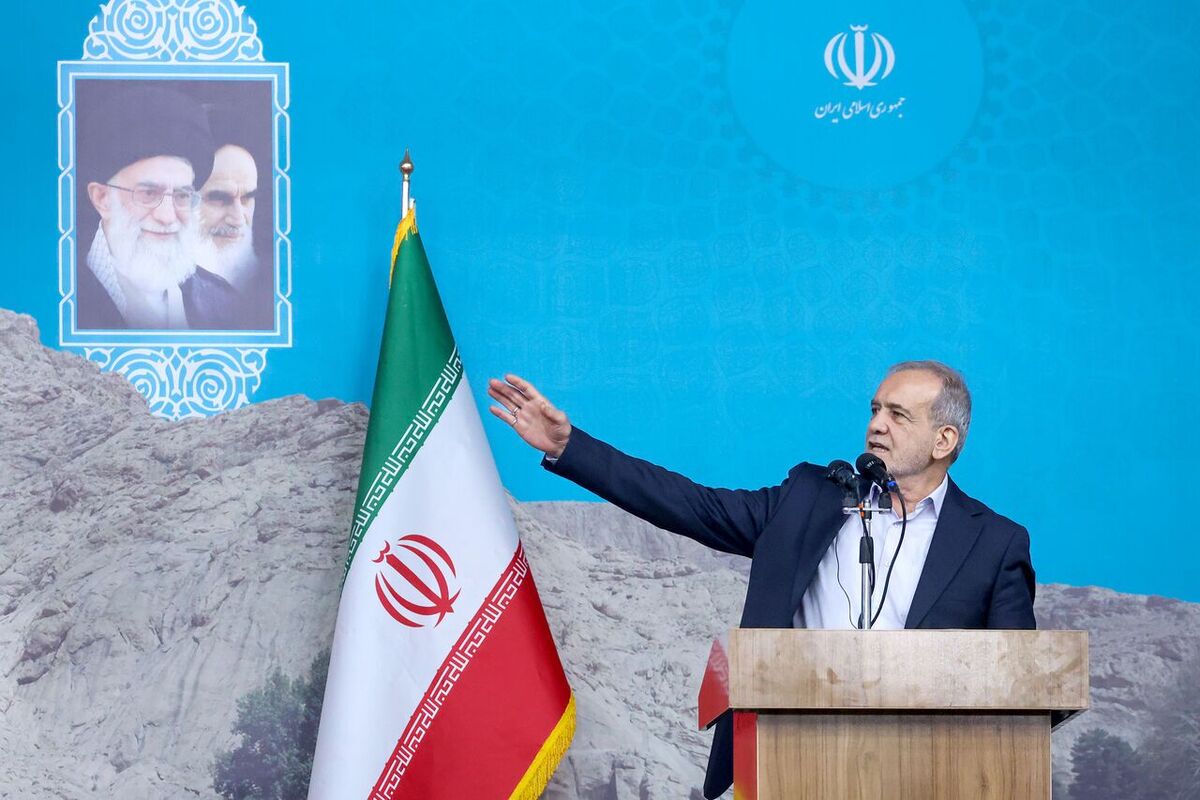 پزشکیان: با وحدت، همدلی و درایت رهبر انقلاب از بحران‌ها سربلند بیرون خواهیم آمد