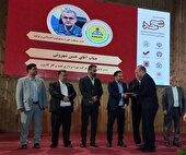 اهداء نشان عالی تعهد به مدیرعامل شرکت بهره‌برداری نفت و گاز کارون