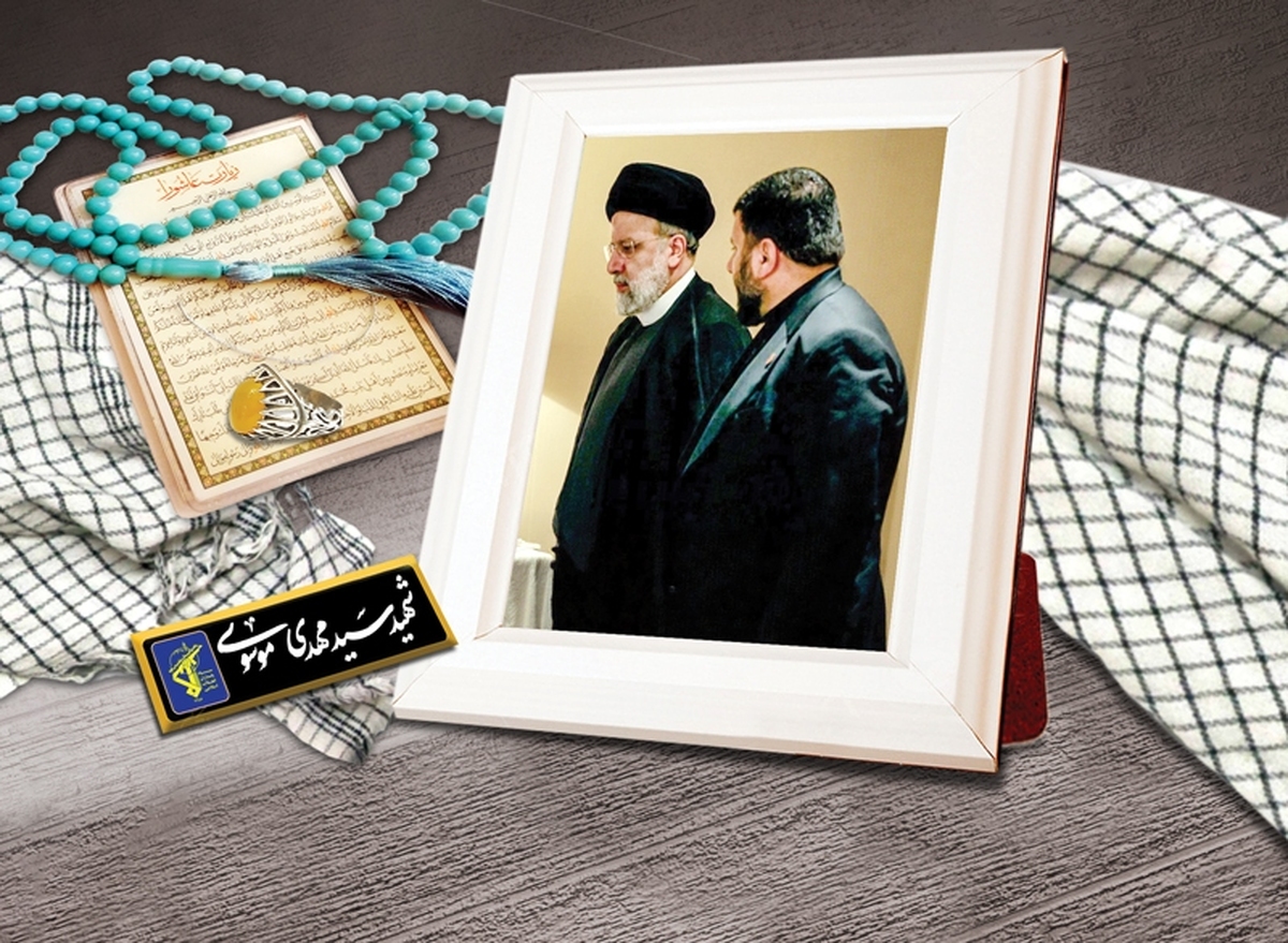 تصویر، روشن شده و شهید موسوی، چند قدم جلوتر از رئیس‌جمهور شهید وارد محوطه می‌شود. شروع مستند با صدای نریشن و این تصویر نشان می‌دهد که این بار قرار است روایتی از یکی از همراهان او بیان شود.