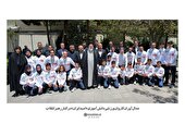 عکس | عکس یادگاری مدال آوران کاروان ورزشی دانش‌آموزی «امید ایران» با رهبر انقلاب