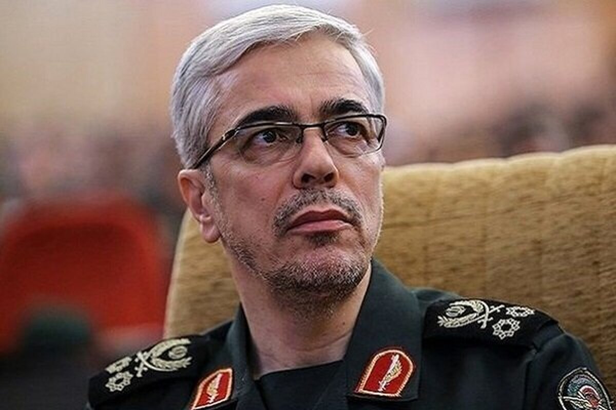 رئیس ستادکل نیروهای مسلح کشور در بازدید از کارخانه های ساخت دیوار بتنی در میرجاوه گفت: انسداد مرزهای شرقی به منظور مقابله با شرارت‌های تروریستی از اولویت‌های نیروهای مسلح است.
