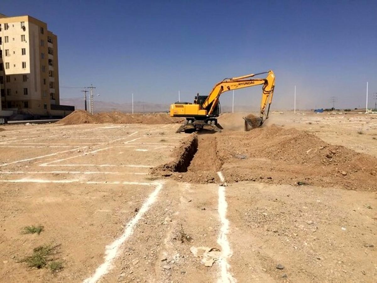 در راستای تحقق سیاست‌های جمعیتی کشور و در قالب طرح «جوانی جمعیت»، مسئولان استان کهگیلویه و بویراحمد از اختصاص زمین به بیش از ۲ هزار و ۱۰۰ خانوار خبر داده‌اند. این اقدام بخشی از سیاست‌های تشویقی دولت برای حمایت از خانواده‌ها و فرزندآوری است.
