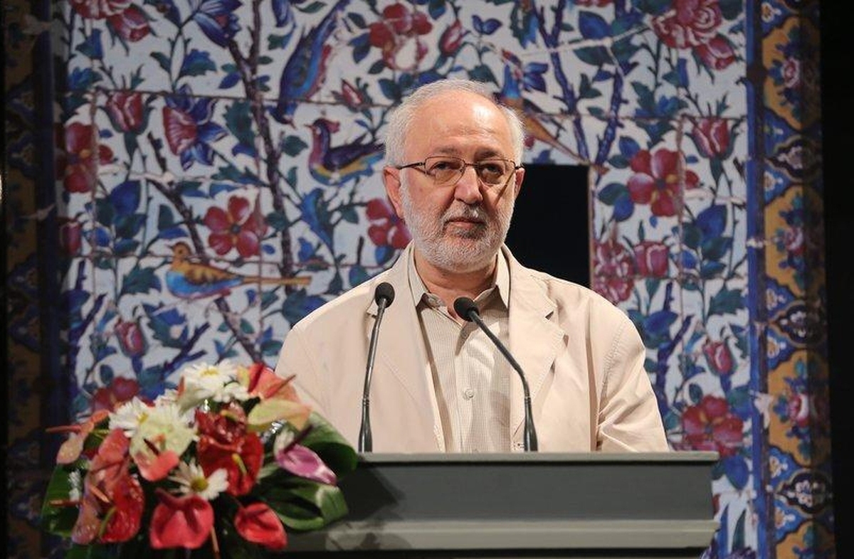 رئیس سابق کتابخانه ملی با بیان اینکه کتاب «روح‌الله» همه‌خوان و جوان‌خوان است، گفت: کتاب روح‌الله یک اثر خواندنی است که مخاطب نسل جوان را هدف قرار داده است و از متنی استفاده شده که به راحتی می‌شود با آن ارتباط برقرار کرد.