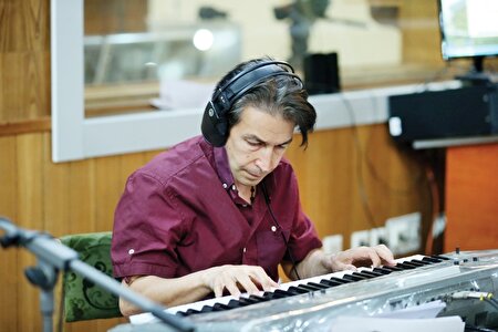 کار در رادیو عشق می‌خواهد