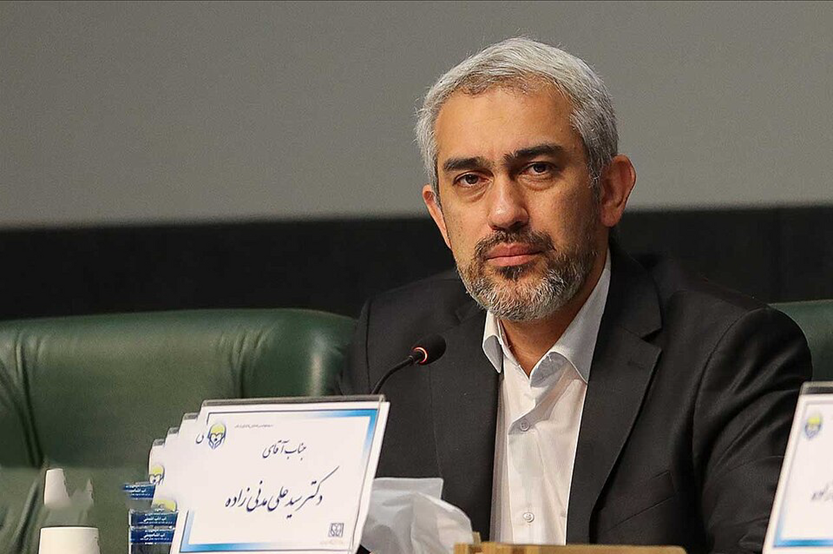 معاون هماهنگی معاونت پارلمانی رئیس جمهور گفت: سید علی مدنی زاده به عنوان گزینه پیشنهادی دولت برای تصدی وزارت اقتصاد به مجلس معرفی شد.