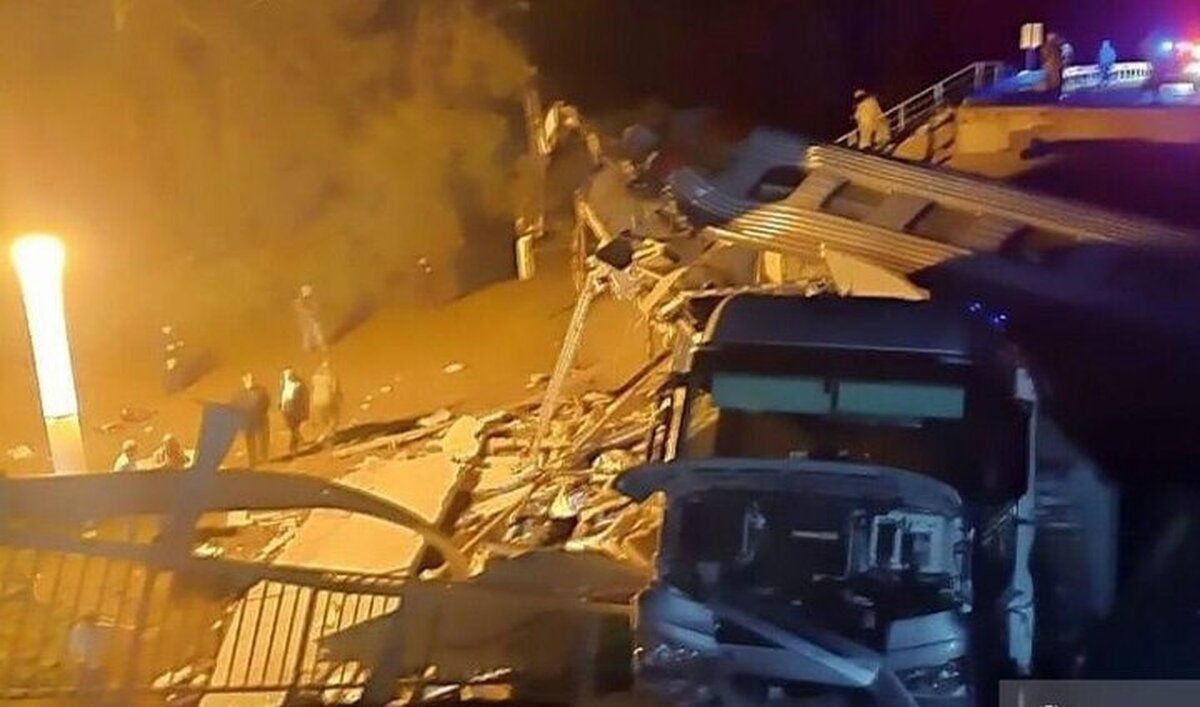 بر اثر سقوط پل روی قطار مسافربری در روسیه، ۷ نفر جان باختند، ۶۶ نفر از جمله ۳ کودک زخمی شدند؛ ۴۷ نفر نیز در بیمارستان بستری شدند.