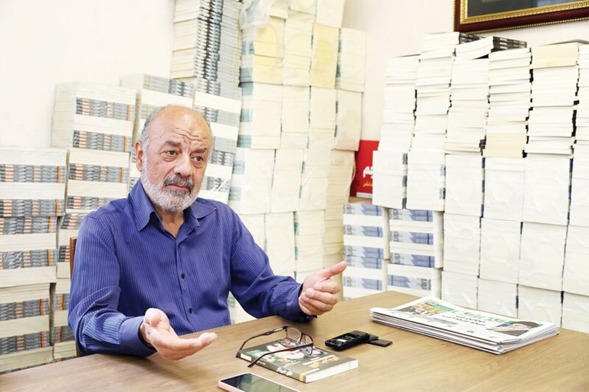 «آقای خبرنگار» یکی از تازه‌ترین کتاب‌هایی است که نشر «جام‌جم»‌ روانه بازار کرده است. این کتاب مجموعه مصاحبه‌هایی است که محمد ساجدی از خبرنگاران قدیمی صداوسیما با چهره‌ها و شخصیت‌های مختلف دنیا انجام داده است. آن‌طور که ساجدی می‌گوید، آقای خبرنگار ماحصل بخشی از تجربه کار رسانه‌ای اوست. آنچه در پی می‌آید، حاصل گفت‌وگوی همکاران نشر جام‌جم با محمد ساجدی درباره تجربه‌هایش در آقای خبرنگار ‌است. این کتاب در ۱۸۹ صفحه و با قیمت ۲۰۰ هزار تومان در اختیار علاقه‌مندان به حوزه‌های خبر و کتابخوانی قرار گرفته است. 
