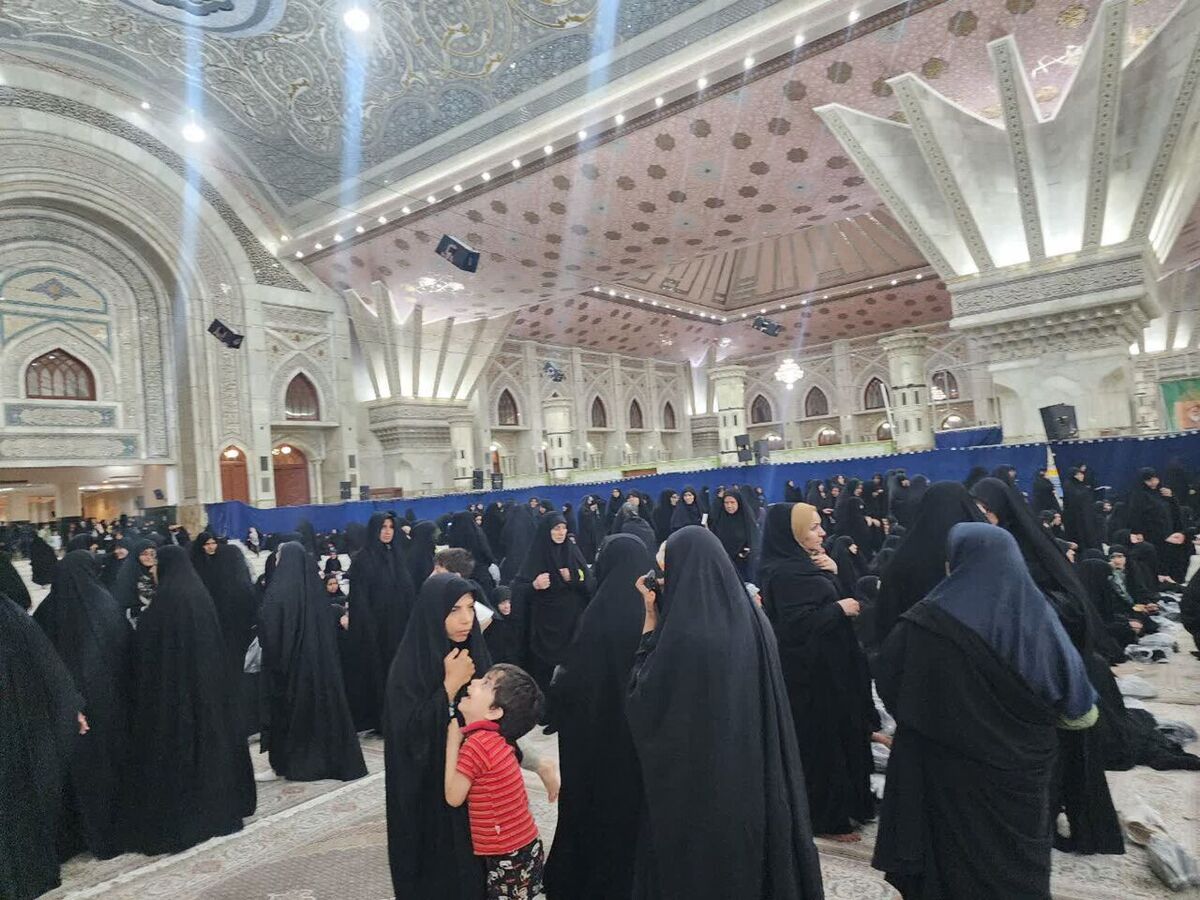 سی وششمین سالگرد رحلت حضرت امام خمینی (ره)، عاشقان و دلدادگان بنیان‌گذار جمهوری اسلامی ایران، با شور و شعور انقلابی خود در حرم مطهر امام راحل حضور یافته‌ تا بار دیگر با آرمان‌های والای آن پیر فرزانه تجدید میثاق کنند.