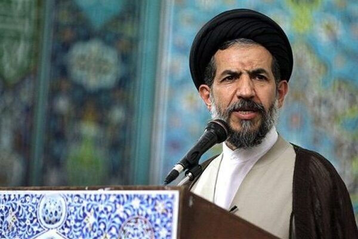 خطیب موقت نماز جمعه تهران در خطبه‌های نماز عید قربان تهران، با تبریک این عید بزرگ، به تبیین درس‌های قربانگاه ابراهیمی پرداخت و تأکید کرد: «قربان، نماد عبودیت، تسلیم و ایثار در راه خداست؛ مقامی که ابراهیم و اسماعیل با گذر از سخت‌ترین آزمون الهی، الگوی جاودانه‌ای برای امت اسلامی ساختند.» 