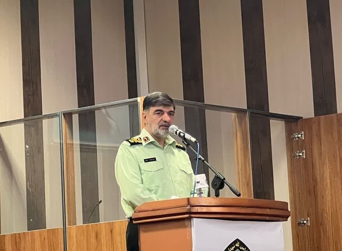 فرمانده انتظامی کل کشور گفت: برخی تمایل دارند همراهی مردم با پلیس را خدشه دار کنند و ما با هوش و ذکاوت اجازه نمی‌دهیم بین پلیس و مردم فاصله بیافتد.