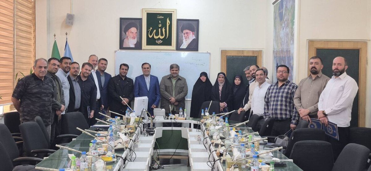 پیش از ظهر امروز (یکشنبه ۱۸ خرداد ۱۴۰۴) در جلسه‌ای مشترک با حضور رئیس محترم مرکز بسیج سازمان و هیئت همراه و معاون محترم سیاسی، اعضا شورای بسیج و فرماندهان پایگاه‌های بسیج معاونت سیاسی معرفی و احکام مسئولیت خود را دریافت کردند.  