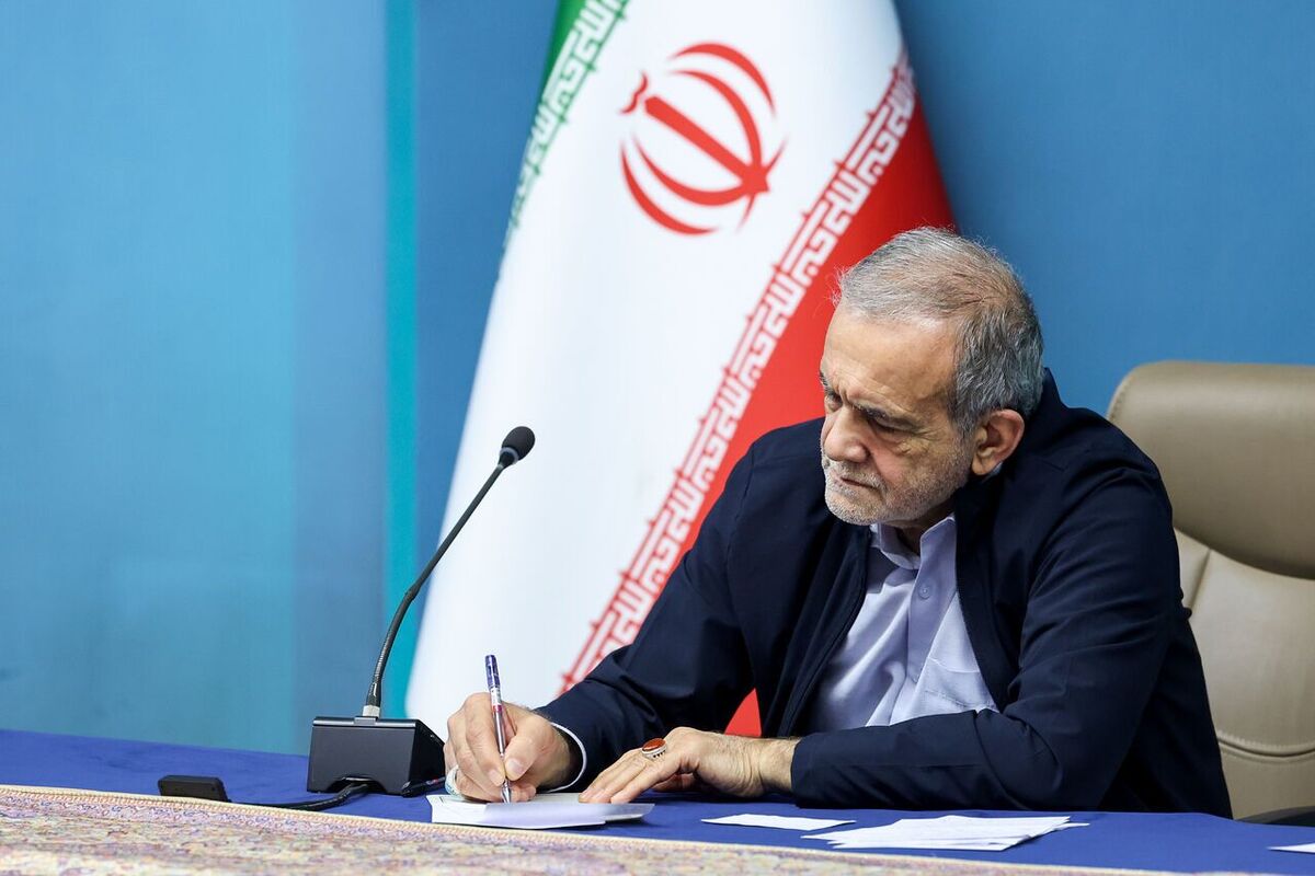 مسعود پزشکیان، ئیس‌جمهور گفت، همانطور که اجبار حجاب منجر به نارضایتی می‌شود؛ ولنگاری، برهنگی و هنجارشکنی نیز مورد پذیرش عموم مردم نیست.