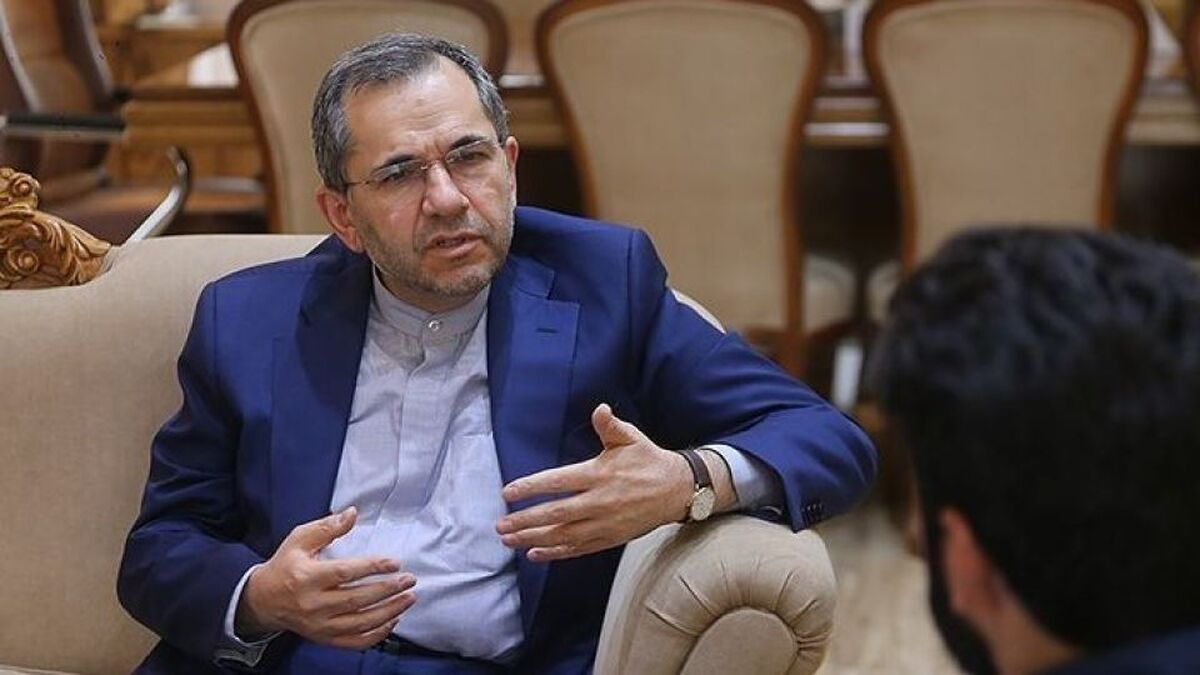 معاون سیاسی وزیر امور خارجه ایران در گفت‌وگو با نشریه آلمانی تصریح کرد: «مواضع آمریکایی‌ها درباره مسائل هسته‌ای متناقض است.»
