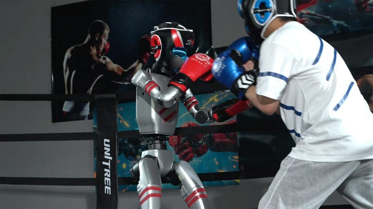 ربات‌ های انسان‌ نما در چین، پیش از اولین مسابقه جهانی نبرد ربات‌ها، تحت آزمون‌هایی قرار گرفتند تا توانایی آن‌ها سنجیده شود.