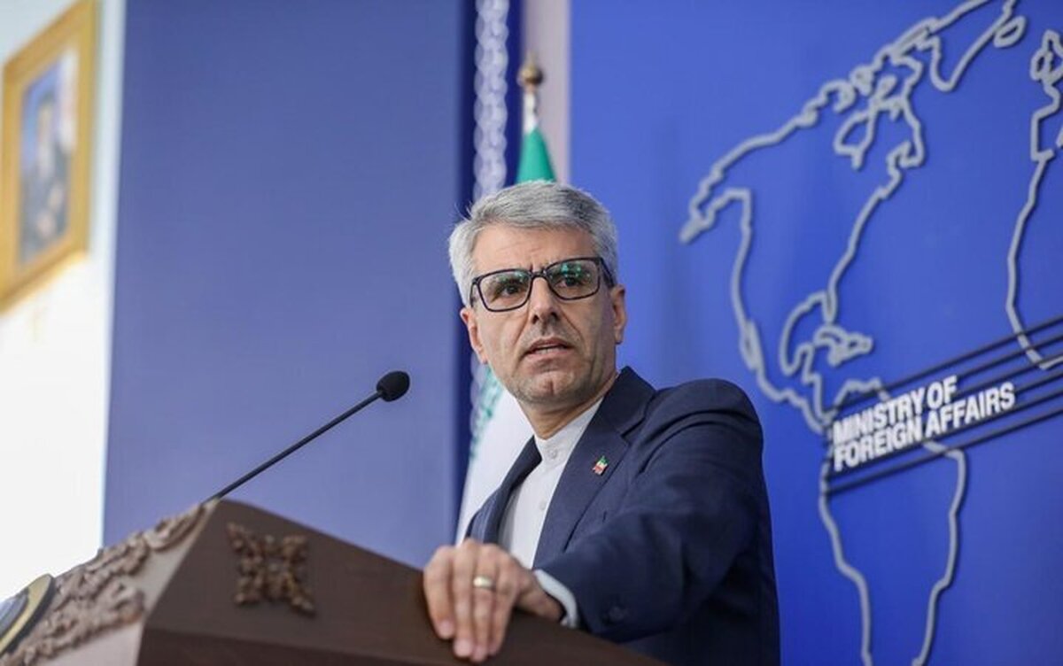 سخنگوی وزارت خارجه گفت: ایران با جدیت و قاطعیت مواضع به حق ایران در رابطه به بهره مندی از انرژی صلح امیز هسته ای و رفع تحریم‌ ها مطرح خواهند کرد.
