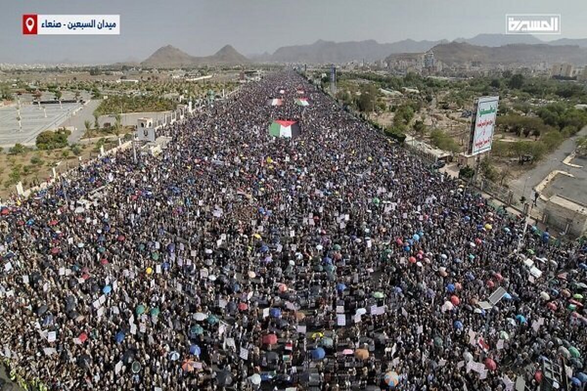 یمنی ها امروز نیز در حمایت از غزه و فلسطین راهپیمایی میلیونی به راه انداختند و علیه رژیم صهیونیستی شعار سر دادند.
