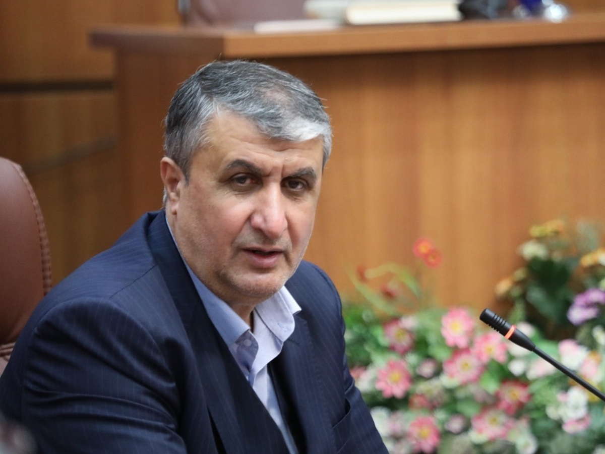 رئیس سازمان انرژی اتمی با انتقاد از اظهارات مدیرکل آژانس درباره احتمال حمله به تاسیسات هسته‌ ای ایران اظهار کرد، گروسی نشان داد او هم جزو کشورهایی است که در سال‌های طولانی گذشته علیه ملت ایران عملیات روانی انجام می‌دهند.