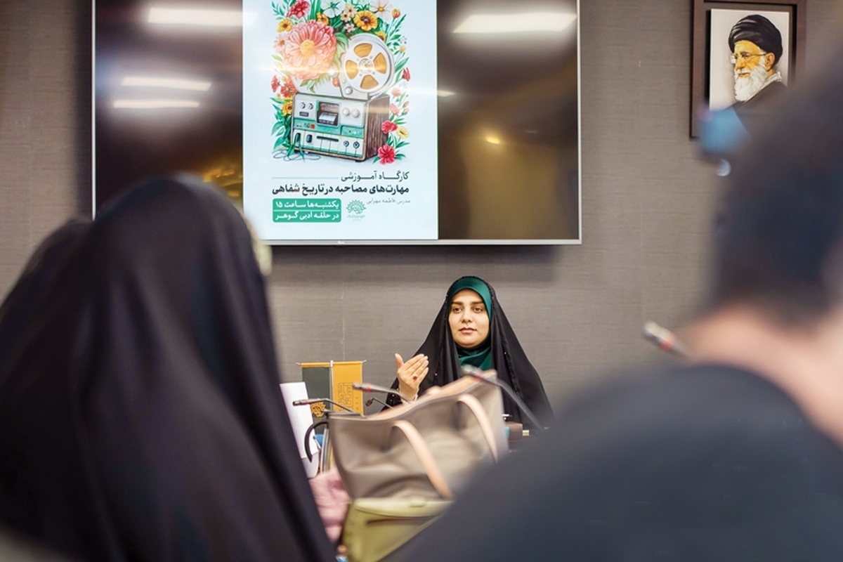باشگاه ادبی گوهر در بهار سال گذشته تشکیل شد و من هم خانم مهرابی، مدیر این باشگاه را می‌شناختم و از طریق ایشان به این باشگاه دعوت شدم. بنده قبل از ورود به مباحث ادبی، بیشتر در حوزه فیلمنامه و ادبیات دراماتیک فعال بودم. دو‌سالی در این حیطه فعالیت داشتم و چند فیلمنامه کوتاه و بلند نوشتم.