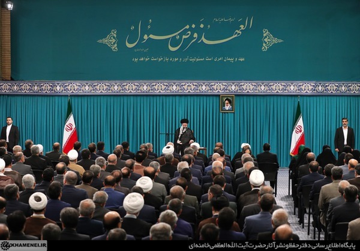 رهبر معظم انقلاب صبح امروز در دیدار رئیس و نمایندگان مجلس شورای اسلامی، مجالس قانون‌گذاری دنیا را از لحاظ وزن حقوقی مشابه دانستند اما تأکید کردند: معیار اصلی قضاوت درباره مجالس جهان، وزن حقیقی یعنی «اهداف، جهت حرکت و مواضع» مجالس است که از این بُعد، جایگاه و شأن مجلس شورای اسلامی در جهان بی‌نظیر است و البته دوام و بقای این جایگاه وزین و پر شرافت، الزامات و بایدها و نبایدهایی دارد که نمایندگان مجلس باید به آنها متعهد باشند.
