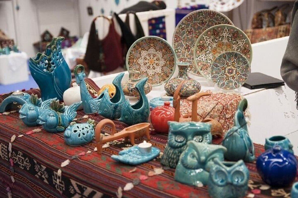 نمایشگاه دائمی صنایع‌دستی در استان البرز به مناسبت هفته صنایع دستی در مهرشهر برگزار می‌شود.