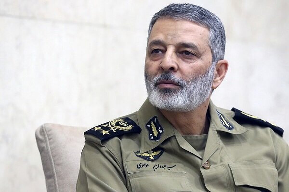 فرمانده کل ارتش از دستور مقام معظم رهبری خبر داد و گفت: نیروهای مسلح از جانب فرماندهی معظم کل قوا مأمور شده‌اند که مجازاتی سخت بر آمران، عاملان و حامیان این تجاوز اعمال کنند.