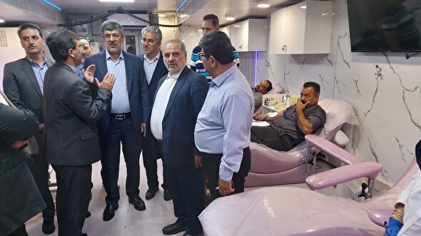 بازدید استاندار یزد از سامانه سیار شهدای انتقال خون یزد