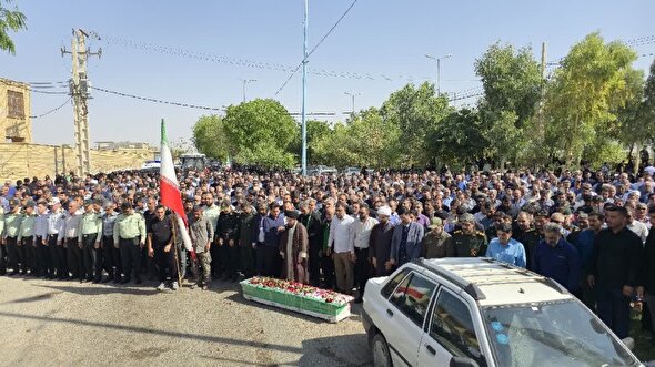 پیکر شهید مدافع وطن «وحید دالوند» در اندیمشک تشییع شد
