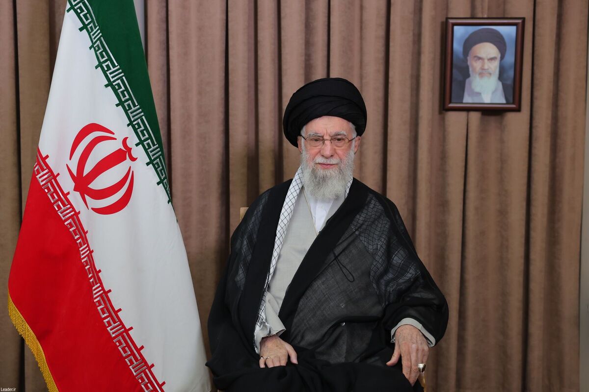 رهبر معظم انقلاب اسلامی ظهر امروز در پیامی تلویزیونی ضمن تمجید از رفتار متین، شجاعانه و وقت‌شناسانه ملت ایران در قضیه اخیر تهاجم ابلهانه و خباثت آمیز دشمن صهیونی، آن را نشانه رشد ملت و قوام عقلانیت و معنویت دانستند و تأکید کردند: ملت ایران در مقابل جنگ تحمیلی محکم می ایستد همانگونه که در مقابل صلح تحمیلی نیز محکم خواهد ایستاد و این ملت در مقابل تحمیل، تسلیم هیچکس نخواهد شد.