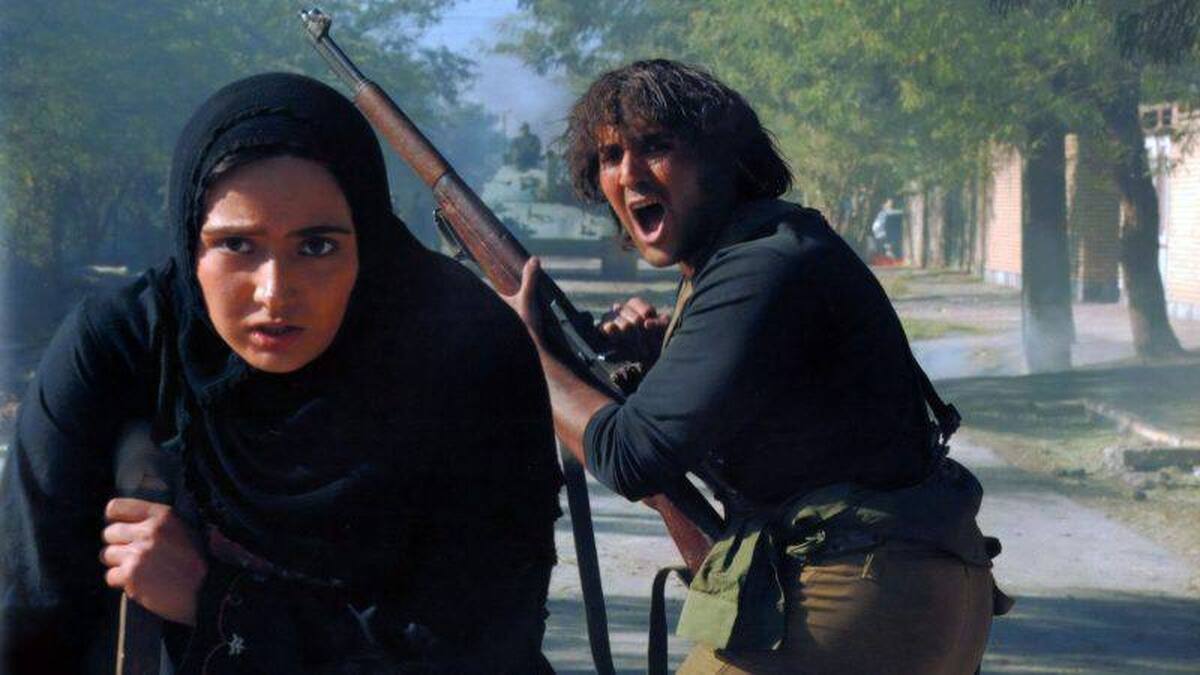 به مناسبت روز مقاومت و ایثار و سالروز آزادسازی خرمشهر شبکه نمایش سیما فیلم‌های سینمایی و تلویزیونی «روز سوم»، «کلاه سبزها»، «رادیو آبادان»، «آپاتان»، «خانه سنگ فرش»، «مرغ دریایی» و «آتش باران» را از شنبه ۳ خرداد الی جمعه ۹ خرداد ماه پخش خواهد کرد.