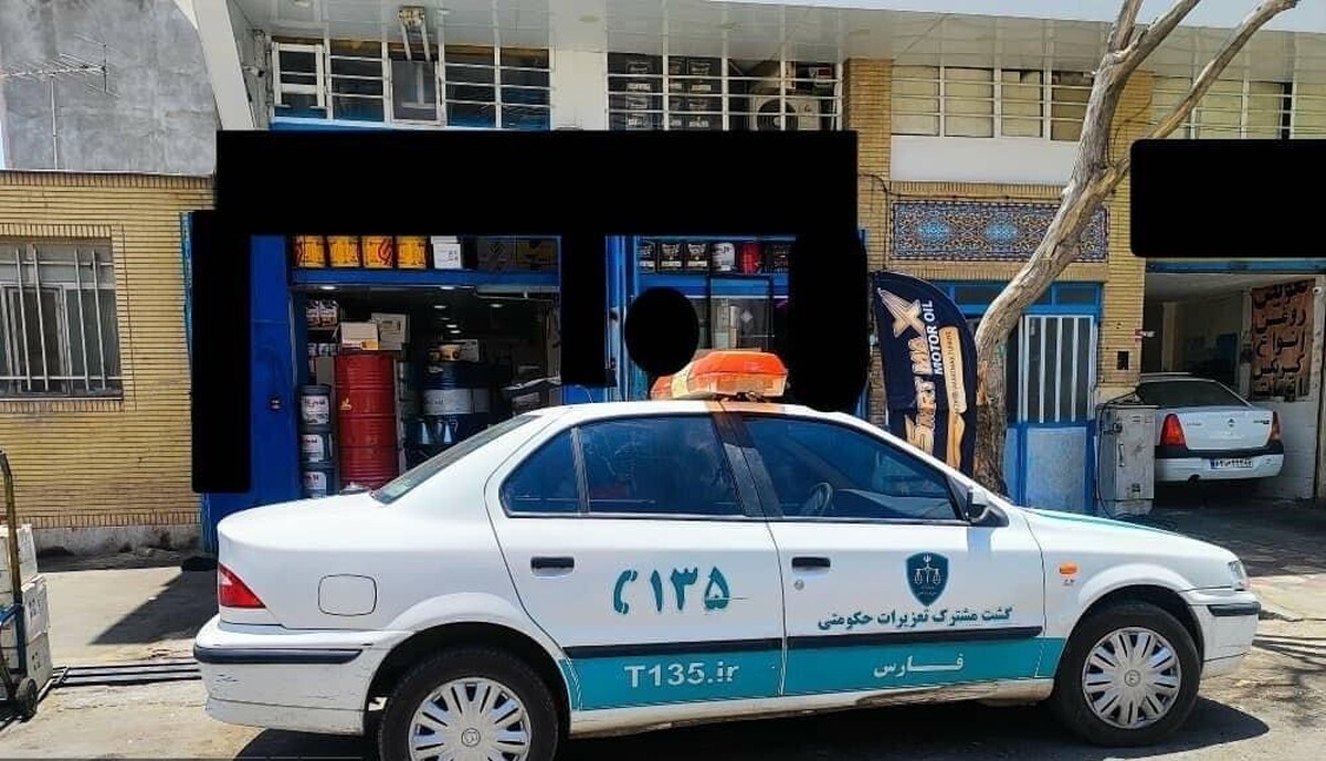 سرپرست تعزیرات حکومتی استان فارس از کشف یک انبار احتکار هزار و ۹۲۰ لیتر روغن موتور خودرو در شیراز خبر داد.