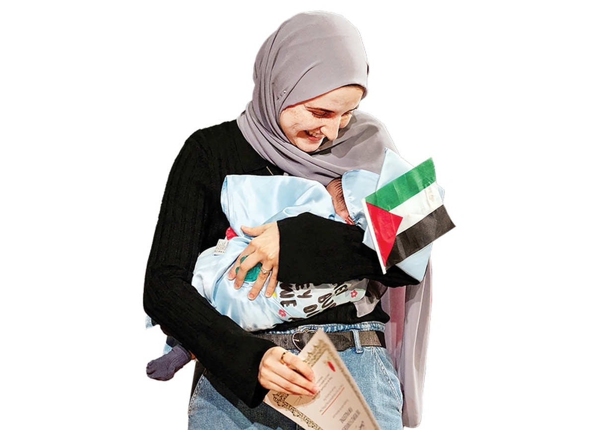 داستان نور عبدالله، همسر محمود خلیل، دانشجوی فلسطینی دانشگاه کلمبیا، روایت شجاعت و عشق است. محمود خلیل به‌دلیل فعالیت‌هایش در حمایت از حقوق مردم غزه توسط اداره مهاجرت و گمرک آمریکا بازداشت شده است.