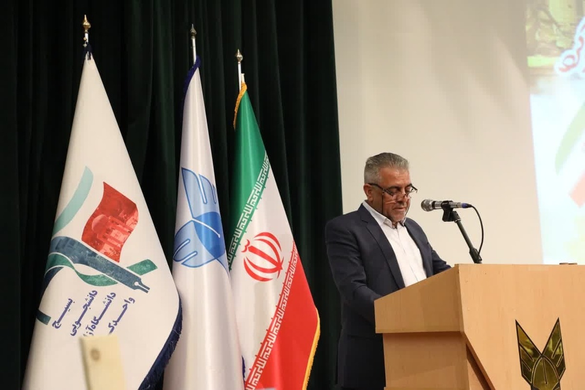 آئین اختتامیه یادواره ۱۵ شهید دانشجوی دانشگاه آزاد اسلامی واحد کرج با حضور سردار حسین رضا صادقی مشاور عالی فرمانده کل سپاه پاسداران انقلاب اسلامی، دکتر علی صفری، دکتر حسین کلانتری خلیل آباد رئیس دانشگاه آزاد اسلامی استان البرز و واحد کرج، محمدحسن محمدی معاون هماهنگ کننده سازمان بسیج دانشجویی کشور، حجت الاسلام والمسلمین امیر ابراهیم زاده مسئول دفتر نهاد نمایندگی مقام معظم رهبری در دانشگاه‌های استان البرز، سرهنگ مصطفی ترابی مسئول ناحیه بسیج دانشجویی استان البرز، خانواده معظم و معزز شهدای دانشجو، جمعی از روحانیون، استادان، کارکنان و دانشجویان در سالن همایش‌های شهید سلیمانی واحد کرج برگزار گردید.