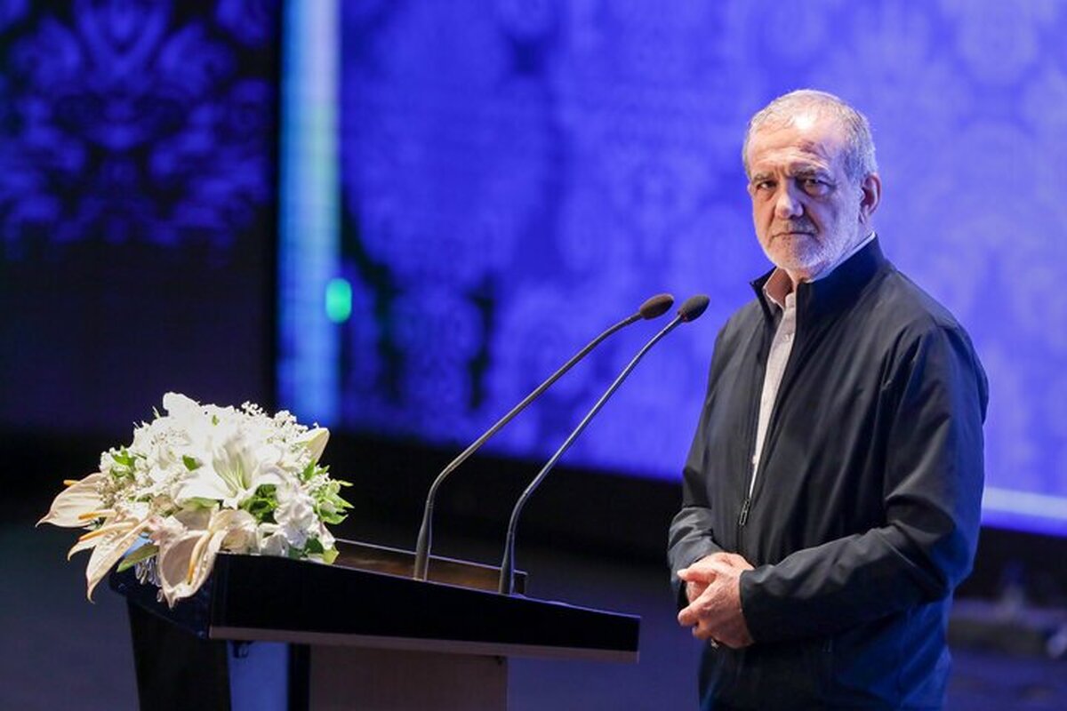 رئیس جمهور گفت: اینطور نیست که اگر کسی نخواست با ما مذاکره کند، ما دچار مشکل شویم. ما نه یک راه، بلکه صدها راه برای حل مشکلات‌مان داریم، به شرط اینکه همه با هم همکاری کنیم.