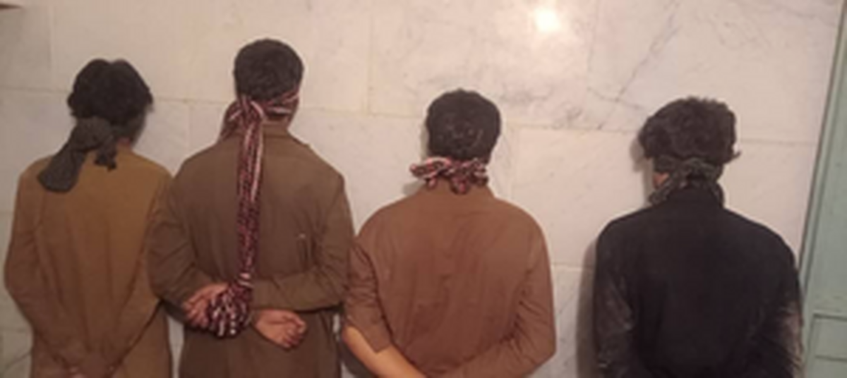 یک تیم پنج نفره مرتبط با گروهک‌های تروریستی در آسپیج سراوان منهدم شد، این تیم عاملان شهادت رییس پلیس آگاهی سراوان و همسرش هستند که به همت حافظان امنیت دستگیر شدند.