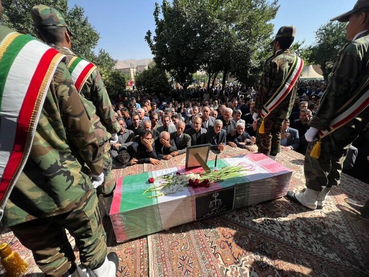 پیکر قاضی احسان باقری صبح امروز با حضور دادستان کل کشور در شیراز تشییع شد.