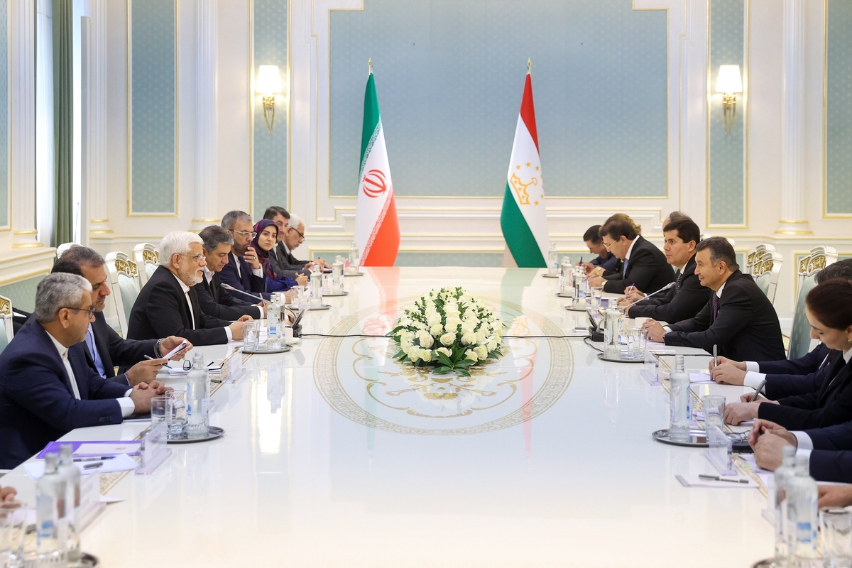 معاون اول رئیس جمهور با تأکید بر اهمیت پیوند‌های عمیق فرهنگی، تاریخی و زبانی ایران و تاجیکستان، پیشنهاد کرد: گروه عالی مشترک زبان، ادبیات، فرهنگ و تمدن پارسی با حضور اندیشمندان نهاد‌های فرهنگی و مجامع علمی دو کشور تشکیل شود.