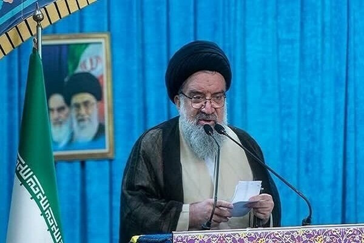 امام جمعه موقت تهران با بیان اینکه نگرانی ترامپ بمب اتم نیست چون می‌دانند که ما بمب اتم نداریم، گفت: دشمنان نگران این فناوری هستند و به کوری چشم آنها این فناوری بومی شده است.