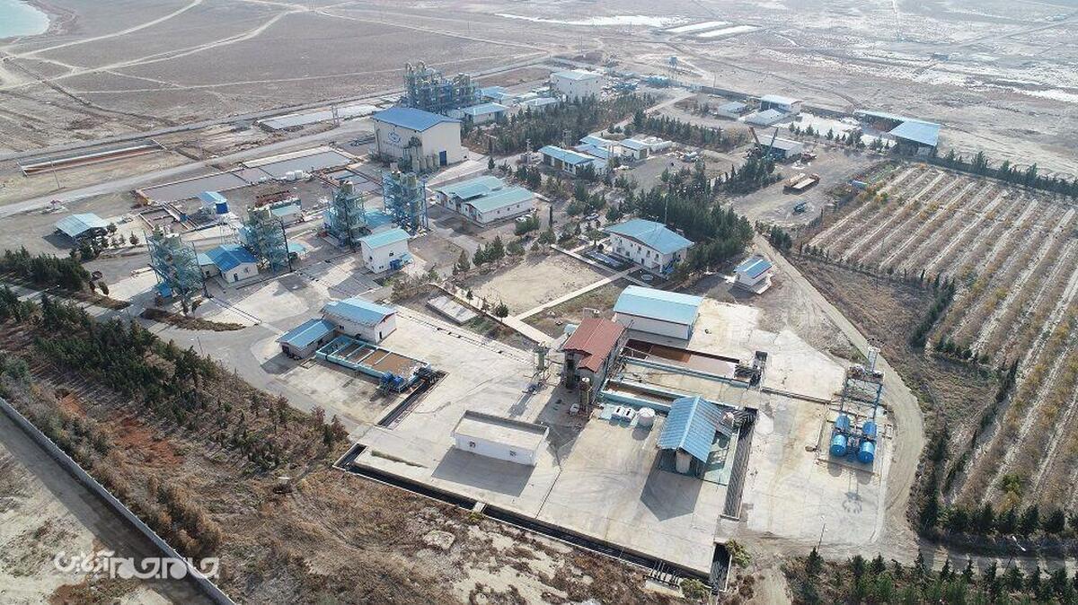 کارخانه ید گلستان به عنوان یکی از واحدهای صنعتی پیشرو، جایگاه ویژه‌ای در توسعه اقتصادی و صنعتی منطقه دارد با این حال انتقادات زیست‌محیطی متعددی از جمله ادعای تأثیر فعالیت‌های کارخانه بر کاهش بارندگی، خشک‌شدن خلیج گرگان و تشدید بحران زباله در گلستان مطرح است. پاسخ علم به این انتقادات چیست؟