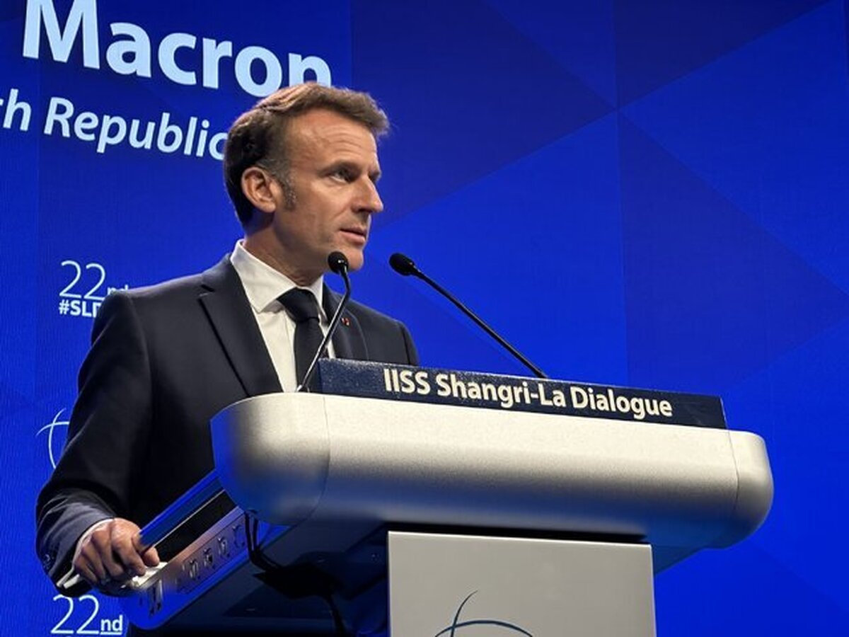 رئیس‌جمهور فرانسه طی یک سخنرانی بر اهمیت مذاکرات غیرمستقیم تهران - واشنگتن در منع گسترش تسلیحات اتمی تاکید کرد. او همچنین هشدار داد که غرب با سکوت در برابر اقدامات رژیم صهیونیستی در غزه اعتبار خود در نزد دیگر کشورهای جهانی را از دست خواهد داد.