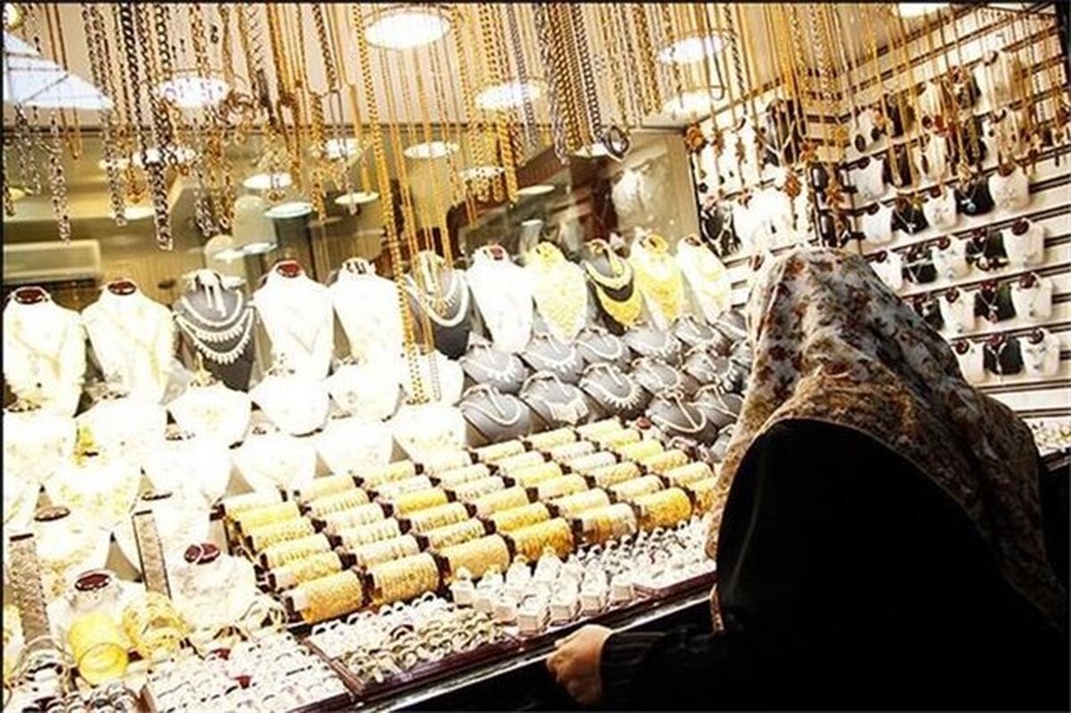 رئیس اتحادیه طلا و جواهر تهران گفت: با توجه به تعطیلات پیش‌رو در ایام تاسوعا و عاشورا، بازار در اوایل و اواسط هفته آینده تعطیل است (تعطیلی بازار تهران تا سوم امام حسین (ع) بنابر رسم هر ساله)؛ بنابراین، احتمال نوسانات شدید در قیمت‌ها پایین بوده و انتظار می‌رود قیمت‌ها در محدوده فعلی با نوسانات جزئی یک تا سه درصدی باقی بماند.
