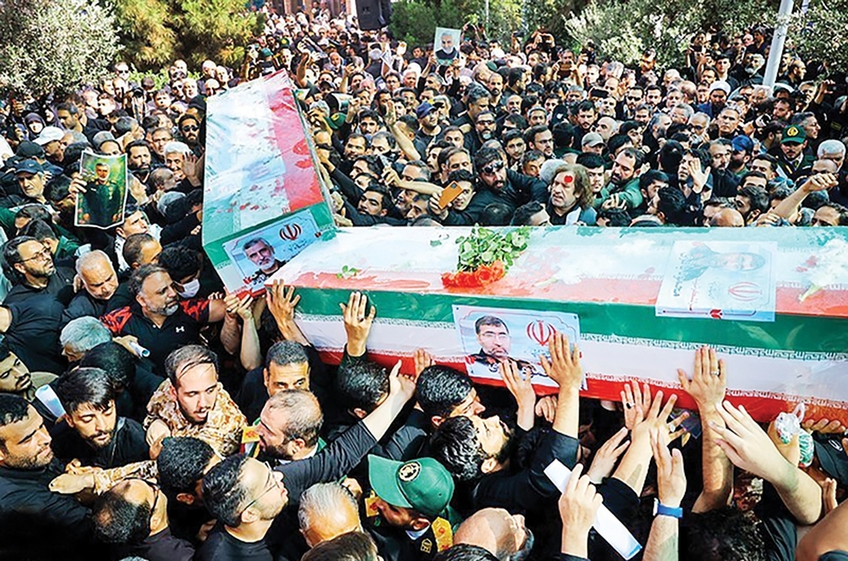 سوگوار و سربلند