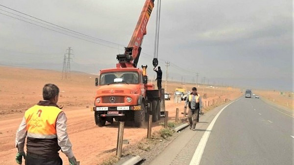 مسعود زوارزاده، سرپرست اداره راهداری و حمل ونقل جاده‌ای شهرستان جعفرآباد گفت به منظور ارتقای سطح ایمنی و تسهیل سفر‌های برونشهری، درقالب طرح راه بخشنده، افزون بر ۵۰۰ شاخه گاردریل درمحور‌های جاده‌ای شهرستان جعفرآباد استان قم حذف شد.