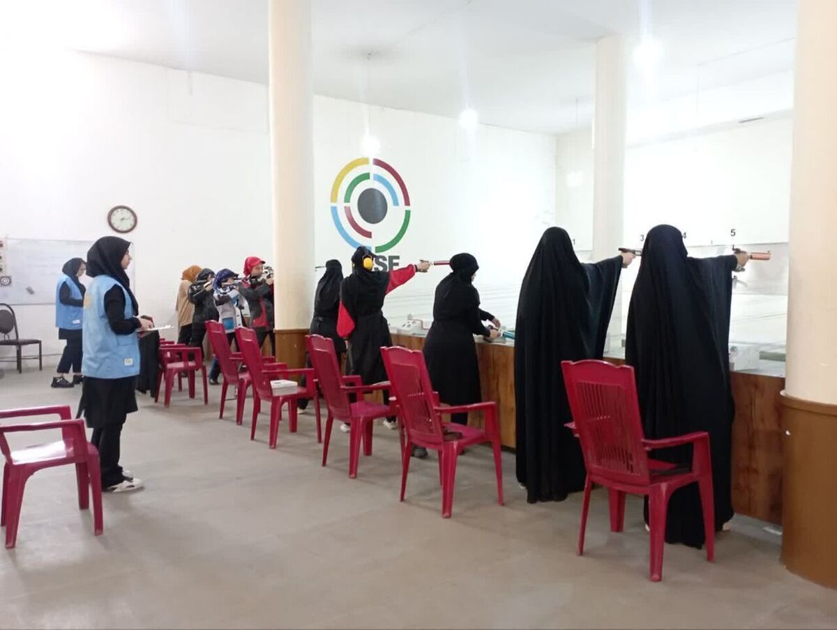 محمدجواد متقیان‌نژاد، رییس هیات تیراندازی قم گفت، دومین مرحله مسابقات آزاد قهرمانی کشور در بخش بانوان در رشته‌های تفنگ و تپانچه بادی طی روز‌های ۱۹ تا ۲۰ تیرماه به میزبانی ورزشگاه آزادی تهران برگزار خواهد شد و قم با هشت نماینده در این رقابت‌ها حضور خواهد داشت.