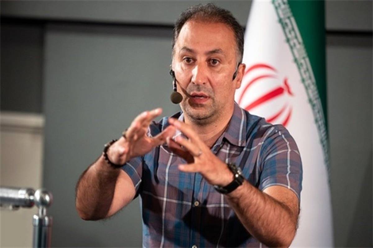 محمد دلاوری، خبرنگار و مجری صداوسیما تولید و پخش گفت‌وگوهای چالشی با حضور شخصیت‌های سیاسی جهان مقابل دوربین‌های رسانه‌های ایران را منوط به ساخت برنامه‌هایی مستمر با اعتبار و نام‌آشنایی جهانی دانست. 