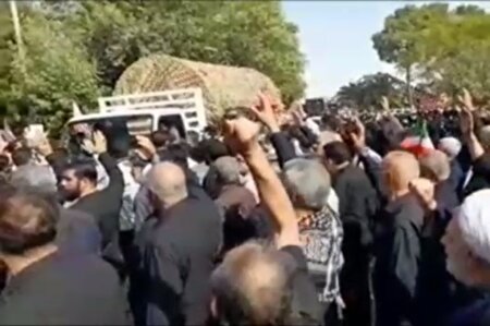 ببینید |  تشییع پیکر مطهر هفت شهید حمله تروریستی رژیم صهیونی در کاشان