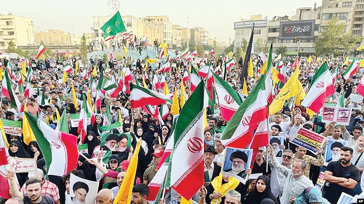 پس از یک دوره کشمکش‌های دیپلماتیک و رسانه‌ای، حملات مستقیم نظامی آمریکا و اسرائیل به خاک ایران در قالب جنگ ۱۲ روزه، نقطه عطفی در مناسبات سیاسی و امنیتی منطقه به وجود آورد. واشنگتن بار دیگر به بهانه حل مسأله هسته‌ای ایران وارد میدان شده و گویا دوباره همان سناریوی آزموده‌شده دوران  اول دونالد ترامپ را در پیش گرفت: روش «شوک و وحشت».
