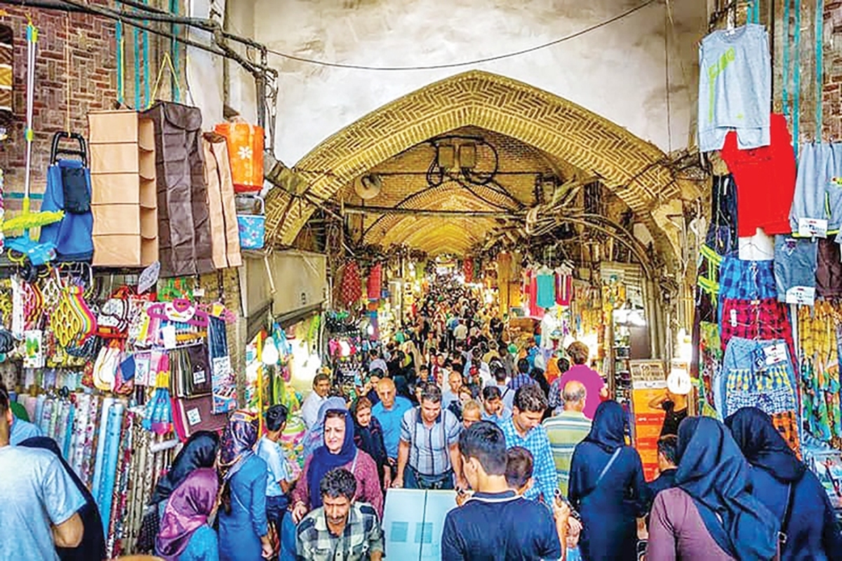 تنش‌های سیاسی و ژئوپلیتیکی یا جنگ نظامی معمولا بر اقتصاد و قیمت کالاها اثرگذار هستند،امامیزان و نوعی این تاثیرات باتوجه ‌به شرایط می‌تواند متفاوت باشد. بااین‌حال در ایام جنگ ۱۲روزه رژیم صهیونی علیه مردم ایران، نوسان در عرضه و تقاضا و اختلال در زنجیره تأمین رخ نداد تا سبب افزایش قیمت‌ها شود. بنابراین دولت، مردم، اصناف و تولیدکنندگان در این جنگ تحمیلی از آزمونی سخت با موفقیت عبور کردند.