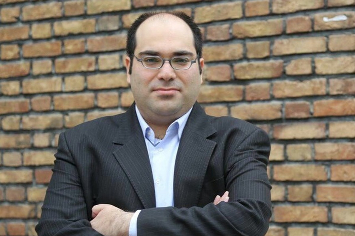 در بزنگاه‌های تاریخی، هنگامی که تمامیت ارضی ایران با تهدید خارجی مواجه می‌شود، گویی یک قانون نانوشته اما قدرتمند، تمامی اختلافات داخلی و شکاف‌های اجتماعی را به حاشیه می‌راند و «غرور ملی» را به یگانه اصل حاکم بر کنش جمعی ایرانیان بدل می‌سازد.